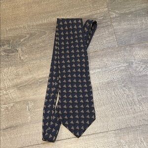 Elegant Navy and Gray Patterned Tie